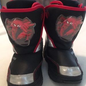 Snow boots